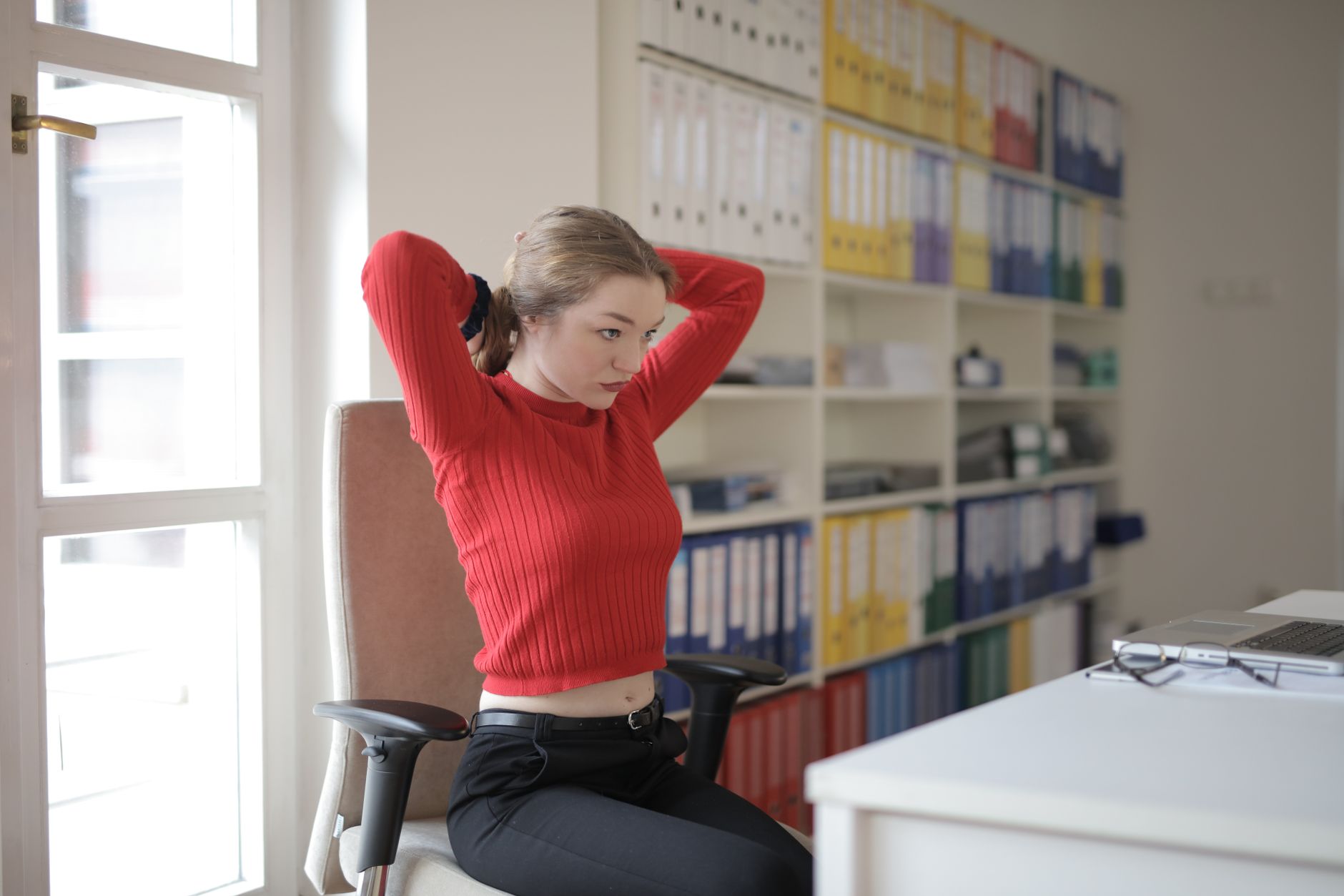 Porter une ceinture lombaire au bureau ou en déplacement